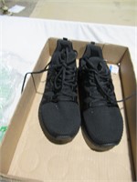 size L 10 sneakers