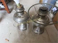 pair oil lamps metal bases w chimneys Rayo