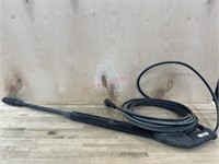 1 BLACK SPRAY GUN W/HOSE