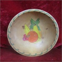 Vintage Munising wood fruit bowl.