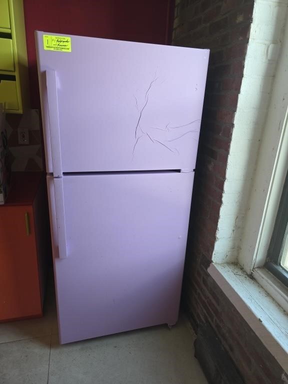 REFRIGERATOR W/ FREEZER