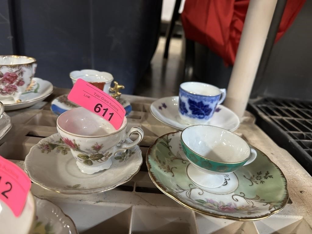 QTY 4 TEACUPS & SAUCERS