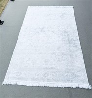Beautiful Soft White Rug (5ft x 8 ft)