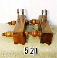 2 – Philadelphia, wooden screw-arm dbl.-iron sash