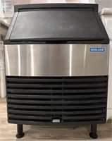 KOOLAIRE Ice Machine 26in x 25in x 38in