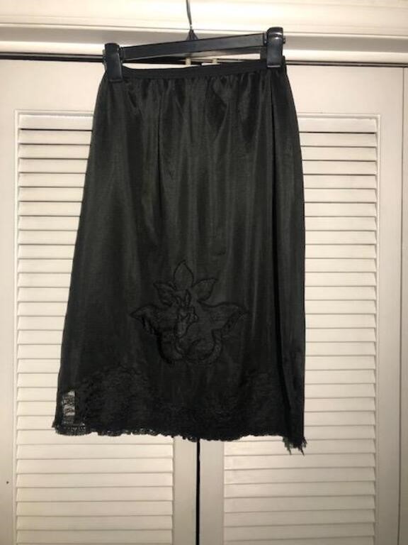 VINTAGE NIGHTGOWNS, HOUSECOATS, SLIPS & MORE - ENDS 5/13/24