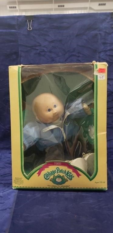 (1) Cabbage Patch Kids Doll w/ Box