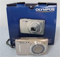 Olympus 14.1 mp Camera w/ box