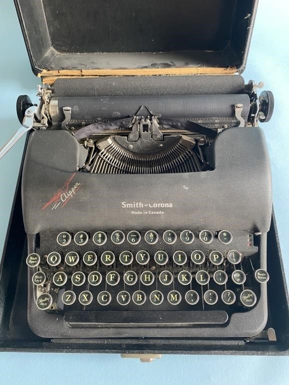 Smith Corona Clipper Typewriter