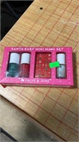 Nail polish set