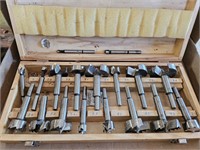 Router bit set of 18 bits in wooden case.