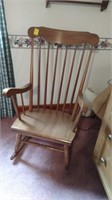 WOODED ROCKING CHAIR