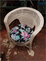 C1285 white crescent wicker chair