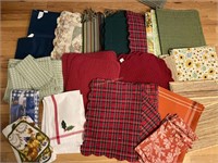 Large lot of placemats, napkins & tablecloths