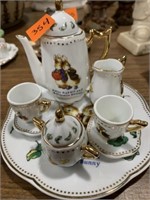 Peter Rabbit and Benjamin Bunny mini tea Set