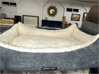 BLUE AND WHITE PET BED