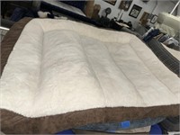 LARGE BROWN AND WHITE PET BED