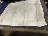 LARGE GREY AND WHITE PET BED