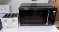 Hamilton Beach Microwave (Like New) & toaster