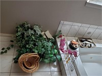 Baskets, Decor And Bathroom Items