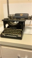 L.G.Smith & Bros antique typewriter