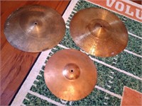 3 cymbals, 2 are Camber (1 is cracked) and 1 is a
