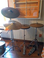 Mixed cymbals, hi hats and stands. 2 cymbals are