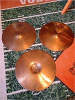 3 cymbals, 2 are Pearl hi hats