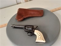 .22 Magnum Western style revolver with holster