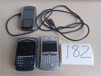 LOT OF 3 VERIZON AND T-MOBILE BLACKBERRIES