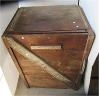 Cedar chest box, made by the Amish. Measures: 37"
