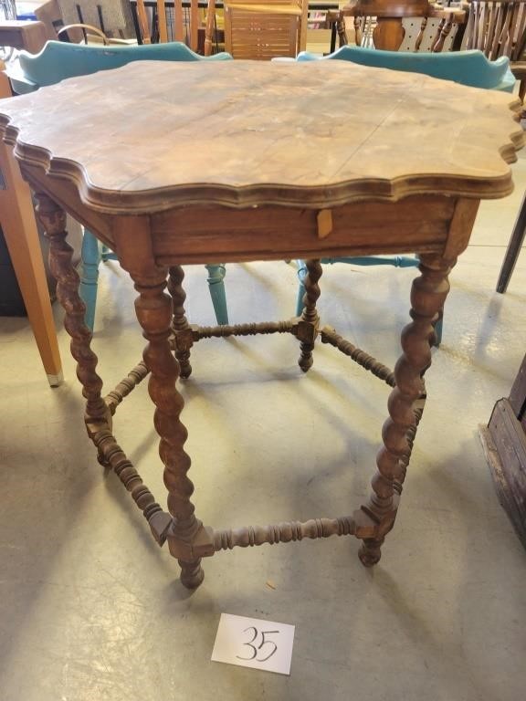 Hexagon Spiral Legged Parlor Table