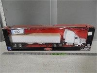 Peterbilt Model 379 semi in original box; 1/32 sca