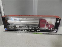 International 9900 ix semi in original box; 1/32 s
