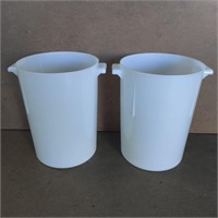 2x Plastic 8 Quart Food Grade Containers