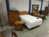 4 Piece Modern Bedroom Suit By Broyhill