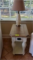 DISTRESSED END TABLE WITH PEARL TYPE LAMP