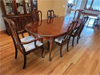 Beautiful Kitchen Table, Two leaves, six Chairs,