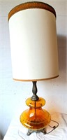 MID CENTURY AMBER GLASS END TABLE LAMP& SHADE 30"T