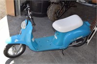 CHILDS ELECTRIC SCOOTER !