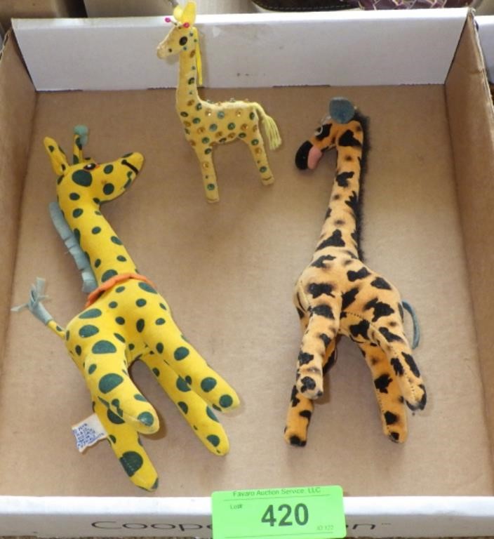 VINTAGE PLUSH GIRAFFES