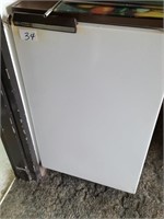 Sanyo under counter fridge