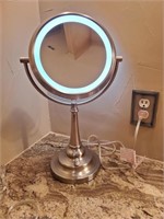 2 sided Magnified lighted mirror