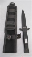 Reapr fixed 4.75" blade knife with sheath.