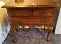 QUEEN ANNE STYLE 2 DRAWER NIGHT STAND