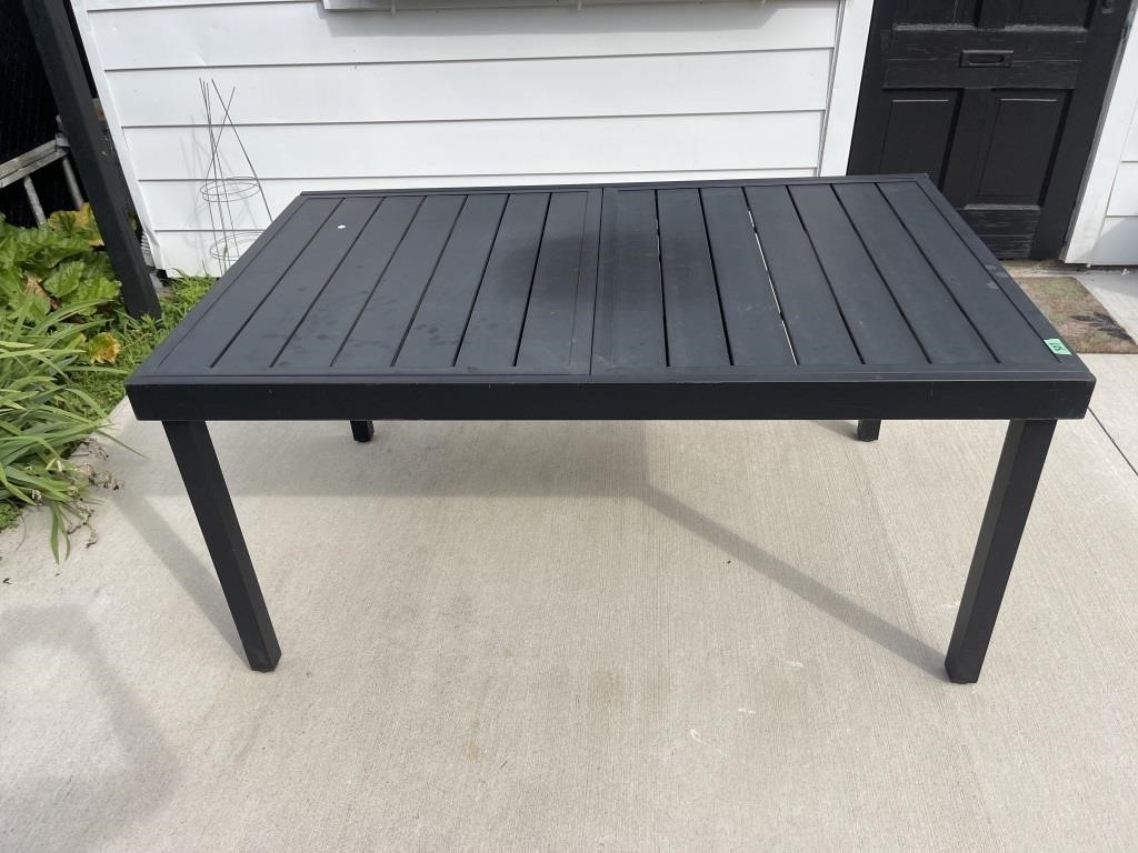 Metal outdoor table 37.5 x 61.5 x 30" t