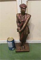 Statuette en plâtre d'une golfeuse daté eet signée