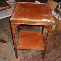 VINTAGE TABLE 16 x 16 x 27