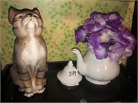 Cat decor and teapot