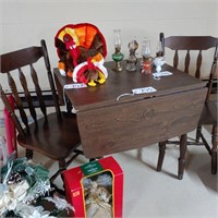 Dropo Leaf Kitchen Table and (2) Chairs